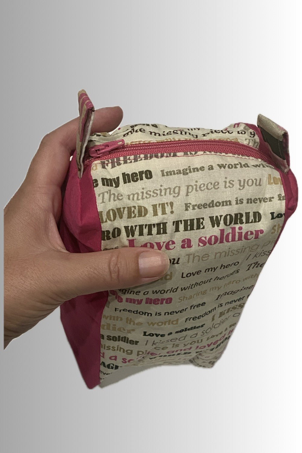 ZIPPERED MAKE-UP POUCH