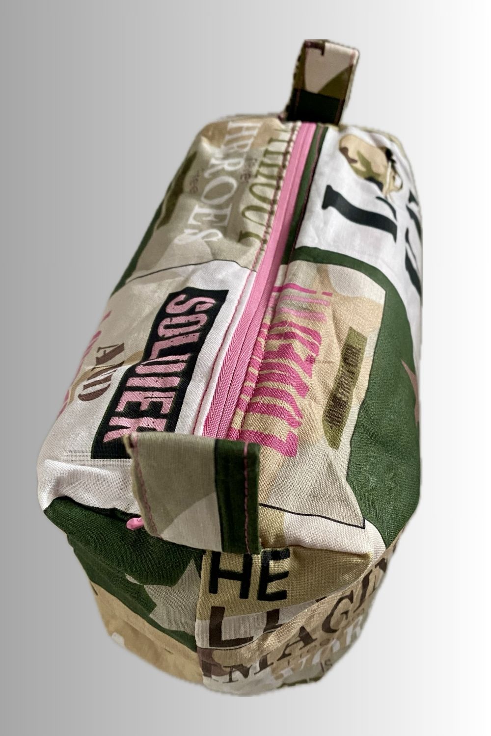ZIPPERED MAKE-UP POUCH