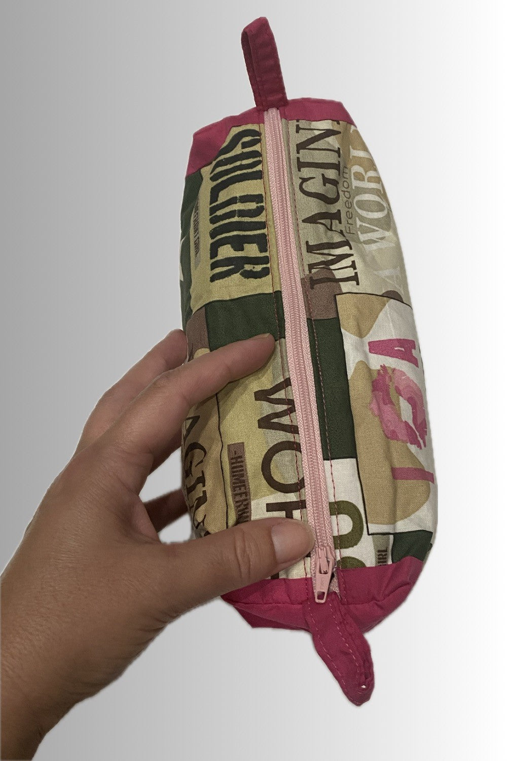 ZIPPERED MAKE-UP POUCH
